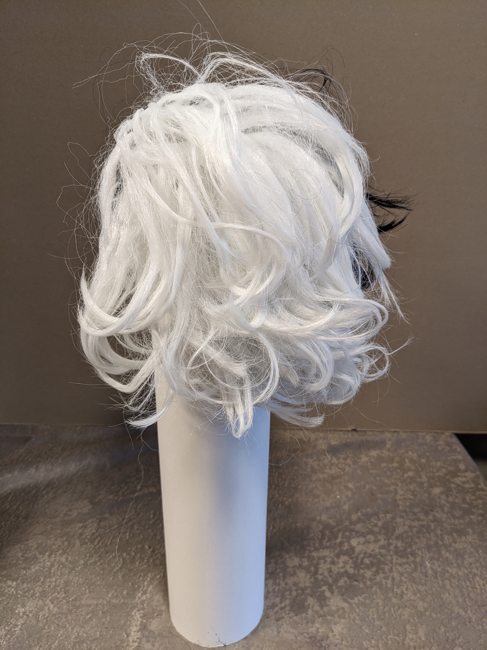 Rubie's Ms Spot/Cruella De Vil Black & White Two-Tone Wig OS 14+ - Picture 4 of 11